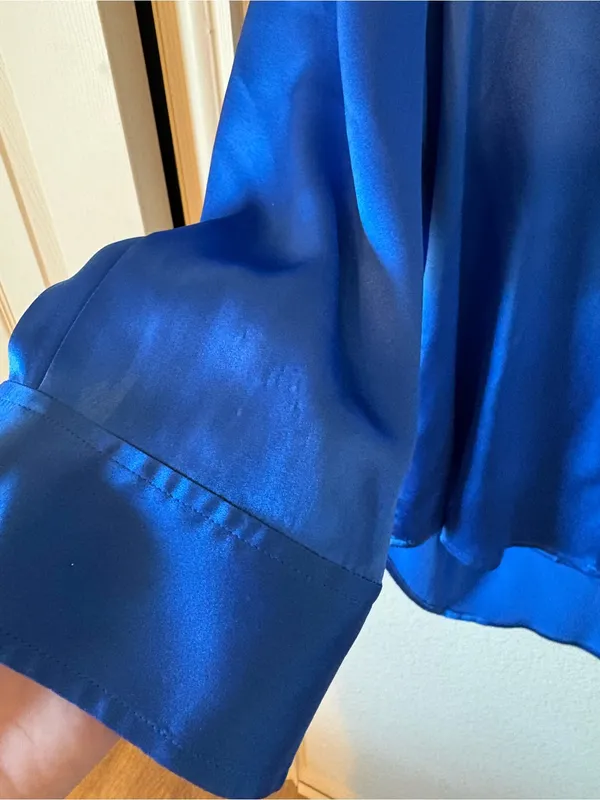 L’AGENCE Dani Silk Blouse in Blue Size Medium - Image 5