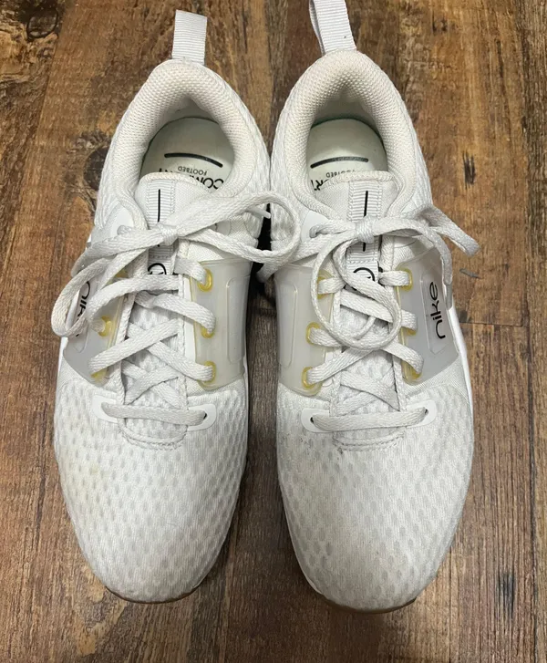 Nike Tennis Shoes - Image 2