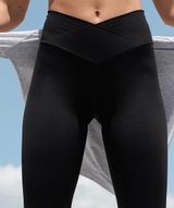 OFFLINE By Aerie Real Me High Waisted Crossover Legging size medium Photo 0