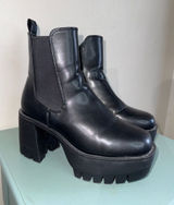 Madden Girl Black Chunky Platform Chelsea Boots Size 6 Photo 0