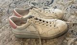 Sneakers Photo 0