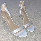 Dream Paris white satin shoes block heels 8.5 Photo 0