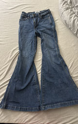 Wrangler Retro Bell-Bottom Jeans Photo 0