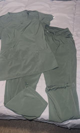Cherokee Infinity Scrubs Photo 0