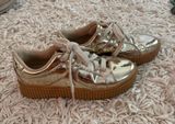 Gold Cape Robbin Sneakers Photo 0
