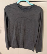 lululemon shirt  Photo 0