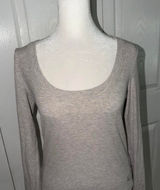 Vuori Long Sleeve Pose Scoop Tee Size Large Heather Gray NWOT Photo 0