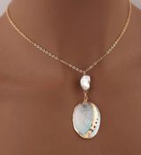Faux pearl with metallic edge shell necklace Gold Photo 0