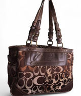 Coach 2000s Y2K Signature Optic Brown Gallery Leather Tote Shoulder Hand Bag Purse Brass Hardware #Preppy #Academia #Old Money #Vintage #Whimsygoth Some wear as pictured Approx 12” Wide x 9” Tall x 4.5” deep Photo 0