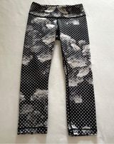 Lululemon - Black Polka-Dot Floral Cropped Leggings - Womens Size 4 Photo 0