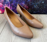 TROTTERS Womens Beige‎ Kiera Pointed Toe Kitten Heel Slip On Pumps Sz 8.5 Photo 0