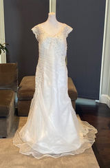 Women’s Wedding Dress Mermaid Fit Zip Up Back Small Train Size 14 NWT Photo 0
