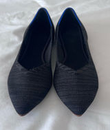 Rothy’s Women’s 10.5 Black Charcoal Pointed Toe Knit Ballet Flats Blue Trim Photo 0