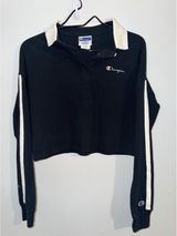 Size X-Small Champion Women's Black Cropped Long Sleeve Logo Sweatshirt. Photo 0