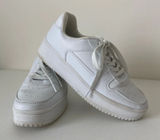 No Boundaries‎ women’s white fashion sneakers — size 6.5 Photo 0