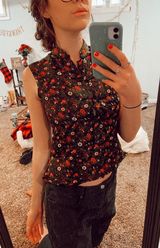 Black and red floral patterned Asian tank vest Size L Photo 0