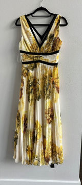 Karen Millen Pleated Floral Bodice Detail Woven Maxi Dress Photo 0