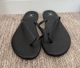 Shade & Shore Flip-Flops Photo 0