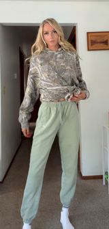 Alo Yoga Sweatpants Photo 0