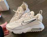 Running Shoes Photo 0