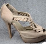 - Elle cream ruffle Victorian nude heels size 6.5 platform style y2k Photo 0