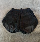 Lululemon Hotty Hot 4" Shorts Photo 0