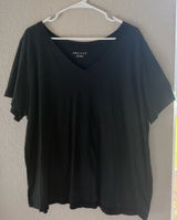 Ava & Viv Women’s V-Neck T-Shirt - Black Size 1X Photo 0