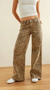 AE Animal Print Low-Rise Ultra Wide-Leg Pant Size 8R Photo 0