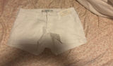 Hollister Shorts Low-Rise Short Short Photo 0