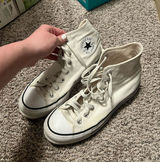 Women’s Converse Sneakers Photo 0