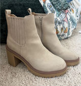 DV Dolce Vita Juliet Chelsea Boots Cream Beige Lug Sole Ankle Booties Size 9.5 Photo 0