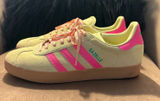Woman’s adidas gazelles  Photo 0