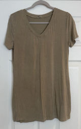 Anthropologie POL Distressed‎ V-Neck Tee Sz LG Tan Stretchy Long Lightweight Photo 0