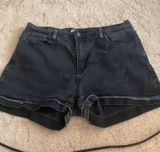 Size 12 Black Levi Strauss jean shorts Photo 0