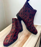Vince Camuto Leopard Print Chelsea Boots Ankle Booties Burgundy Black Animal Print Photo 0