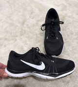 Nike Flex Trainer 6 athletic shoes in Black and White Woman’s Size 9.5 Photo 0
