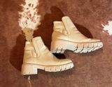 Quipid Boots size 6 Scuff mark on side of one other than that they are in decent condition!! Photo 0