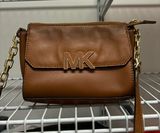 Crossbody Photo 0