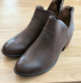 New With Box BOC Lucy‎ Zip-Up ankle Bootie Heeled shoes sz 7 Brown Casual Photo 0