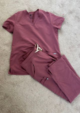 Scrub Set Photo 0