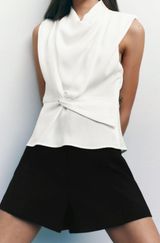 NWT FRONT KNOT TOP Oyster White Photo 0