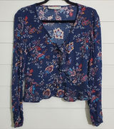 Abercrombie and Fitch Blue Floral Blouse size XS‎ button up with bow in front Photo 0