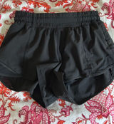 Lululemon Hotty Hot 2.5" Photo 0