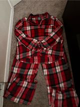 PINK Victoria's Secret Pajama Set Size Medium has a whole on the buttons 0533 Photo 0
