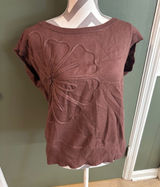 Women’s Brown Short-Sleeve Knit Top with Floral Applique Photo 0