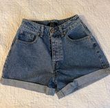 Mom Jeans Denim Shorts Photo 0