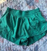 Lululemon 2.5" Hotty Hot Shorts Photo 0