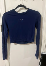 Cropped Nike Long Sleeve Shirt Photo 0