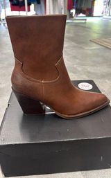 Women’s size 9 Shu Shop boots Photo 0