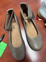 Clarks flats size 7.5 // 071027 Photo 0